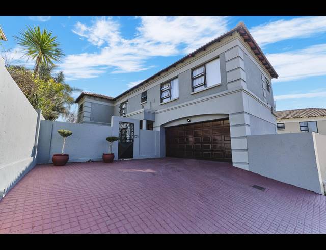4 BEDROOM FREEHOLD SOLD IN NORTH RIDING